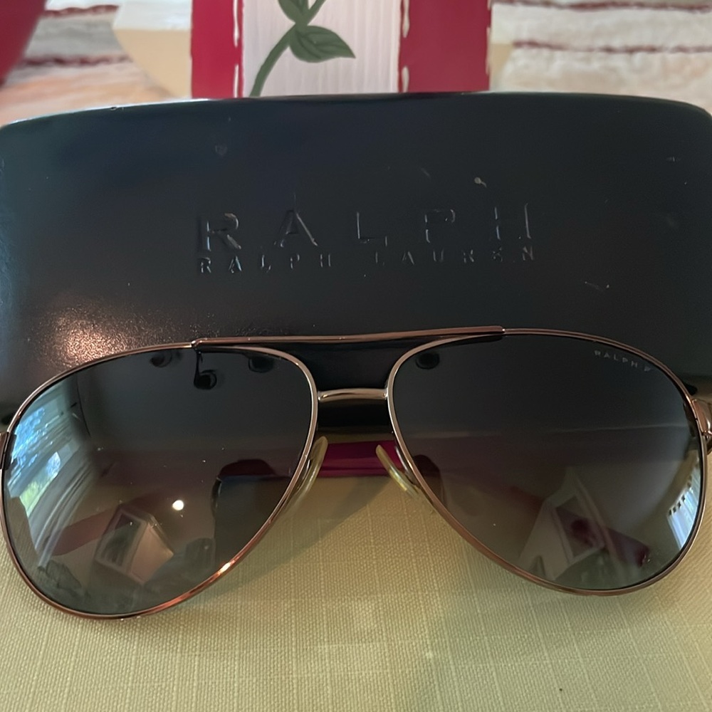 Ralph Lauren Gold Aviator Sunglasses with Black Case - Picture 12 of 12